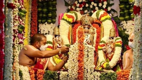 செல்வங்களை வாரி வழங்கும் திருச்சானூர் பத்மாவதி தாயாருக்கு மகா புஷ்ப யாகம்