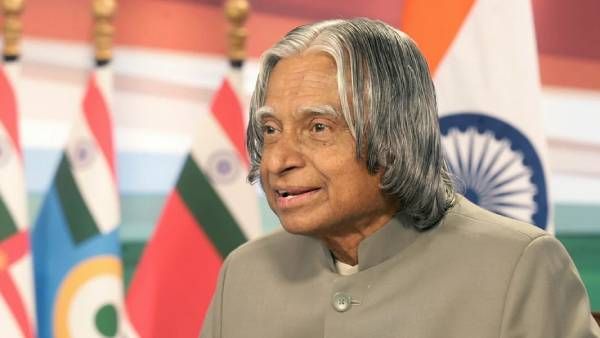 வாழ்க்கையில் ஏற்ற இறக்கங்களை சந்தித்தாலும், சிந்திப்பதை நிறுத்தாதே.. அதுதான் மூலதனம் - அப்துல்கலாம்