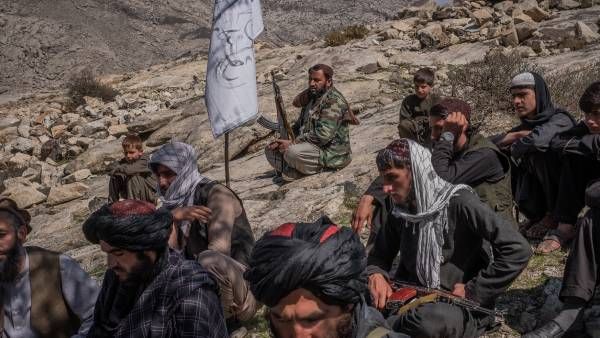 வேகமாக முன்னேறும் தலீபான்கள்.. ஹெராட் போலீஸ் தலைமையகத்தை கைப்பற்றினர்.. அடிபணியும் ராணுவம்!