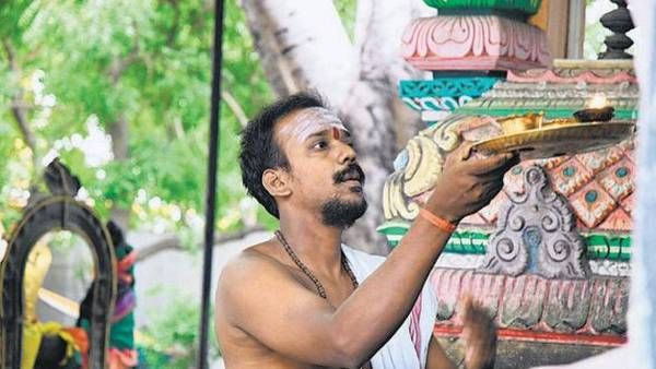 கோவில்களில் தமிழில் அர்ச்சனை செய்வதை எதிர்த்த மனு டிஸ்மிஸ்! பக்தர்கள் விருப்பமே முக்கியம்- ஹைகோர்ட்