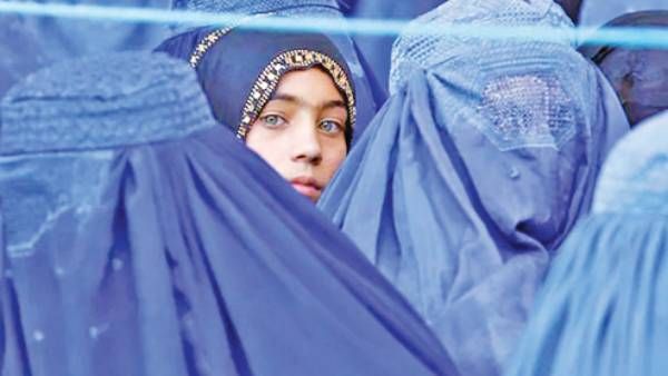 பெண்கள் தெருவில் இனி நடக்க முடியாது.. ஊடகங்கள் மூடப்படும்.. ஆப்கானிய புகைப்படக் கலைஞர் வேதனை!