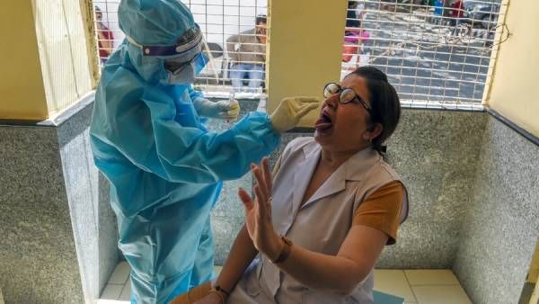 கர்நாடகாவிற்குள் நுழைய கொரோனா தடுப்பூசி சான்று அவசியம் - தமிழக பயணிகளுக்கு சிக்கல்