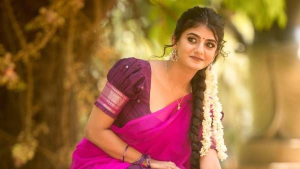 வெட்கத்துக்கே வெட்கம் வரும் அழகி..கேப்ரில்லா வா இது சும்மா கிக் ஏறுதே.. ஓடிவந்து ரசிக்கும் ரசிகர்கள்