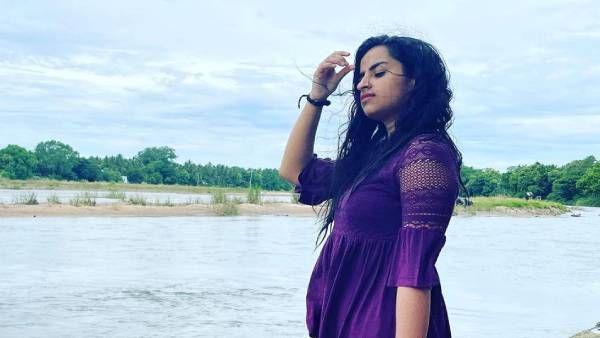 எதையும் விட்டுவிடாமல் விளாசி எடுக்கும் சிவாங்கி...வைரலாக்கும் ரசிகர்கள்