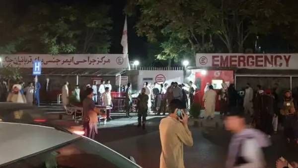 காபூல் குண்டுவெடிப்பு.. என் கையில் தான் சிறுமி உயிரைவிட்டாள்.. கலங்க வைத்த மொழிபெயர்பாளர்