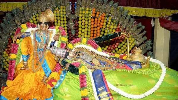 ஆடிப்பூரம்: ஸ்ரீரங்கம் பெருமாள் கொடுத்த பட்டு வஸ்திரம் அணிந்து தங்கத்தேரில் எழுந்தருளிய ஆண்டாள்