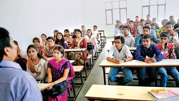 இனி தமிழில்தான் இனிஷியல் போட வேண்டும்.. பள்ளி கல்லூரிகளுக்கு பறந்த அரசின் உத்தரவு.. முழு விபரம்!