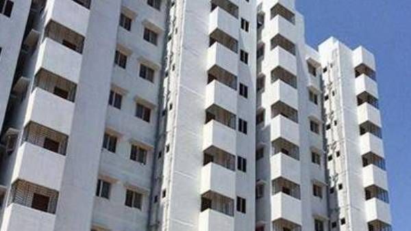 முகப்பேரிலும் தொட்டாலே உதிரும் நிலையில் குடியிருப்பு கட்டிடம்.. அதிகாரிகள் கவனிக்க வேண்டுகோள்