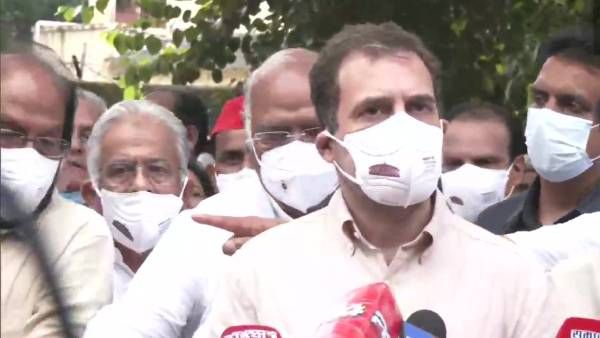 டெல்லி விவசாயிகள் போராட்டத்துக்கு ஆதரவு: எதிர்க்கட்சிகள் அணியில் இணையாத மமதா, மாயாவதி, கெஜ்ரிவால்!