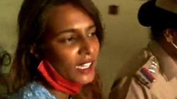 மீண்டும் கைது... நீதிமன்றம் அழைத்து வரப்பட்ட மீரா மிதுன்: 2 நாள் காவலில் எடுக்க போலீஸ் மனு!