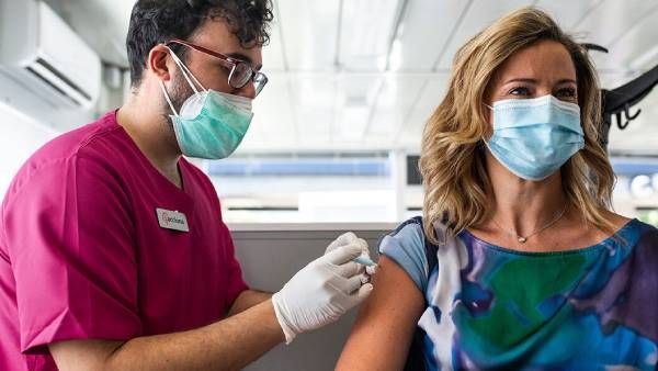 யு.கேவிலிருந்து வரும் பிரிட்டிஷ் மக்களுக்கு.. 10 நாட்கள் தனிமைப்படுத்துதல் கட்டாயம்.. இந்தியா பதிலடி