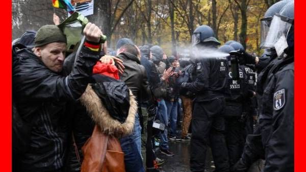 கதற விடும் கொரோனா.. அரசுக்கு எதிராக கொந்தளித்த மக்கள், ஜெர்மனியில் வெடித்த போராட்டம்.. 600 பேர் கைது