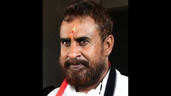 விஜிலென்ஸ் ரெய்டு வருவதற்குள் அதிமுக அவைத் தலைவர் பதவி கிடைக்கனுமே... ரொம்பவே போராடிய எஸ்.பி.வேலுமணி