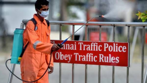 தமிழகத்தில் லாக்டவுன் 2 வாரங்கள் நீட்டிப்பு- 3 நாட்களுக்கு வழிபாட்டு தலங்களில் தடை-பள்ளிகள் திறப்பு