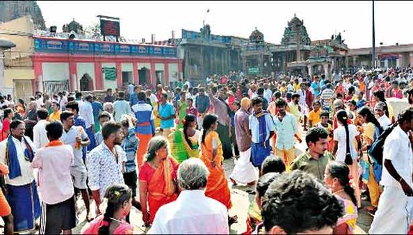 ஆடிக்கிருத்திகை முருகன் கோவில்கள் முன்பு குவிந்த பக்தர்கள்... நேர்த்திக்கடன் செலுத்தி வழிபாடு