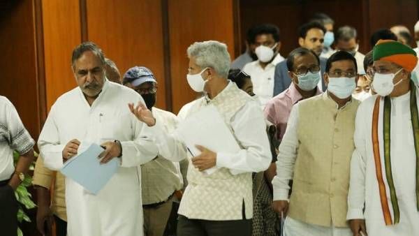 ஆப்கானில் இன்னும் எத்தனை இந்தியர்கள் இருக்கின்றனர் என்ற விவரம் தெரியவில்லை.. மத்திய அரசு சொல்கிறது!