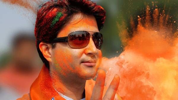 தாவி ஓடி வந்த ஜோதிராதித்ய சிந்தியாவுக்கு திடுக்குன்னு வாழ்வு.. ஆதரவாளர்களுக்கு பதவிகள்.. பாஜக பிளான்