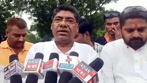 'பெட்ரோல் விலை அதிகமாக இருப்பதாக கூறுபவர்கள் ஆப்கானிஸ்தான் செல்லுங்கள்'.. பாஜக தலைவர் சர்ச்சை பேச்சு