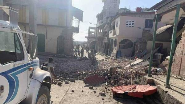 ஹைதி தீவில் பயங்கர நிலநடுக்கம்.. 304 பேர் பலி.. நூற்றுக்கணக்கானோர் காயம்