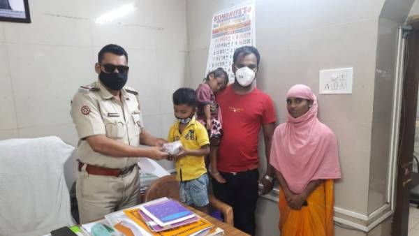 மகனின் சேமிப்பு பணத்தில் அபராதம் செலுத்திய ஆட்டோ ஓட்டுநர்....மனம் பொறுக்காத அதிகாரியின் மனித நேயம்