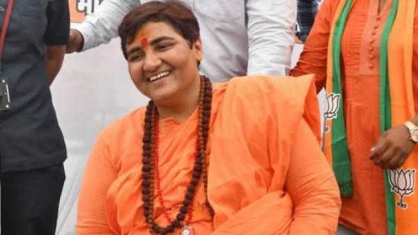 பெட்ரோல் விலை உயர்வு என்பது காங்கிரசின் பொய் பிரச்சாரம்.. பிரக்யா கருத்து.. வறுத்தெடுத்த நெட்டிசன்ஸ்