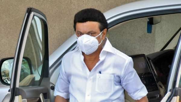 காரை விட்டு இறங்கிய முதல்வர்.. திடீரென குடிசை மாற்று வாரியத்தில் ஆய்வு.. கிடுகிடுத்த அதிகாரிகள்