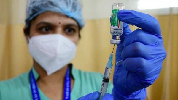 தடுப்பூசி ஒதுக்கீடு கொள்கையில் வரும் மாற்றம்: தடுமாற்றத்தில் தனியார் மருத்துவமனைகள்