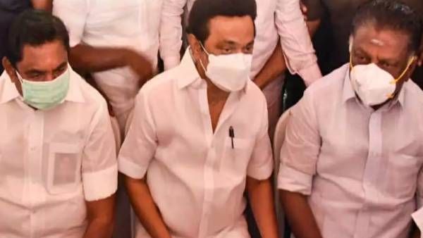 கருணாநிதிக்கு மெரினாவில் இடம் தர மறுத்த எடப்பாடி.. நினைவிடத்தை உருகி வரவேற்கும் ஓபிஎஸ்! என்னாச்சு?