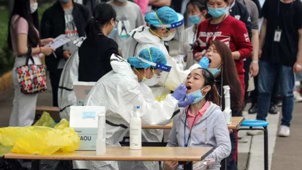 வூகானில் புதிதாக பரவ தொடங்கிய கொரோனா .. அதிர்ச்சியில் அதிகாரிகள்.. சீனா எடுத்த அதிரடி முடிவு