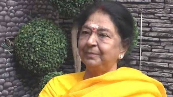 அபார பேச்சாற்றல்.. அரசியல் சன்யாசம்.. ஜொலிக்காத பொதுவாழ்க்கை.. இது புலவர் இந்திரகுமாரி கதை..!