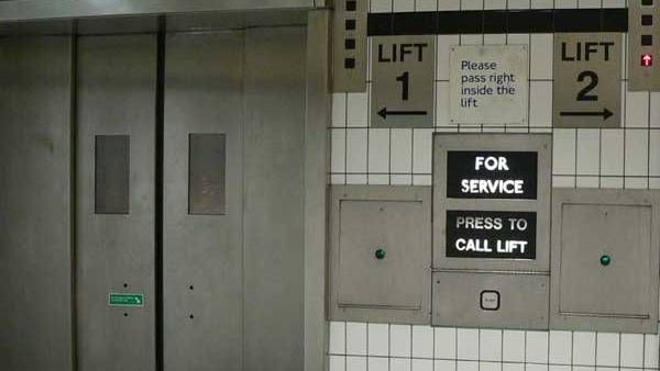 2 மாடிக்கு மேலுள்ள கட்டிடங்களுக்கு லிப்ட் கட்டாயம்: தமிழக அரசு அதிரடி.. ஏற்கனவே கட்டியவர்கள் நிலை?