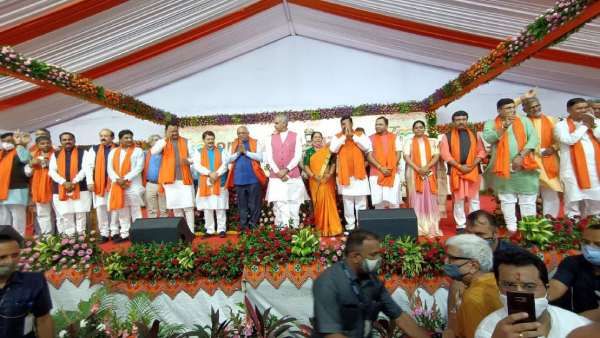 குஜராத்: புதிய அரசின் அமைச்சரவையில் எல்லாமே புதுமுகம்.. மாஜிக்களுக்கு இடமில்லை.. பின்னணி இதுதான்!