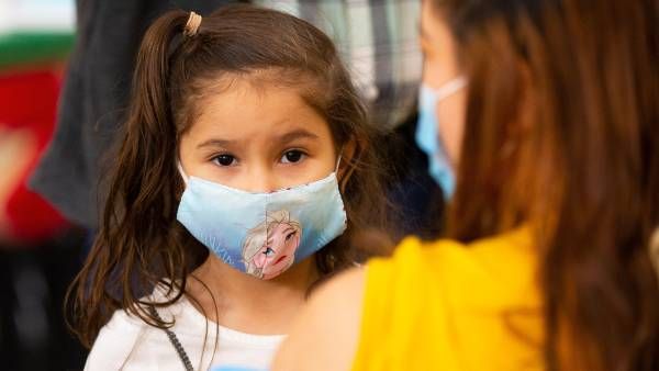 உலகிற்கே மருந்து அனுப்பிய கியூபாவில்.. 2 வயது குழந்தைகளுக்கும் கொரோனா வேக்சின் செலுத்தி சாதனை.. செம