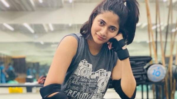 ஜிம்மில் ஜம்முனு இருக்கும் லாஸ்லியா...லாஸானது ரசிகர்களின் மனசு