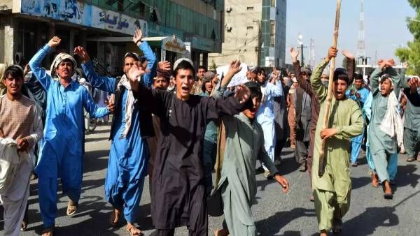 ஆப்கான்: கந்தகாரில் வீடுகளை விட்டு வெளியேற கெடு- தாலிபான்களுக்கு எதிராக ஆயிரக்கணக்கானோர் கிளர்ச்சி