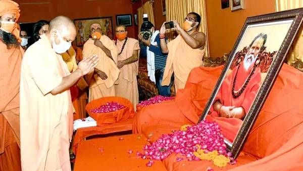 மார்ப் செய்யப்பட்ட போட்டோ.. கழுத்தில் 