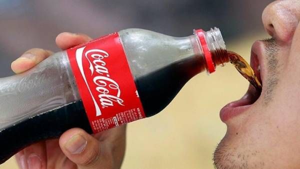 10 நிமிஷத்தில்.. 1.5 லிட்டர் கோகோ கோலா குடித்த இளைஞர் திடீரென பலி.. அதிர வைக்கும் டெஸ்ட் ரிசல்ட்!