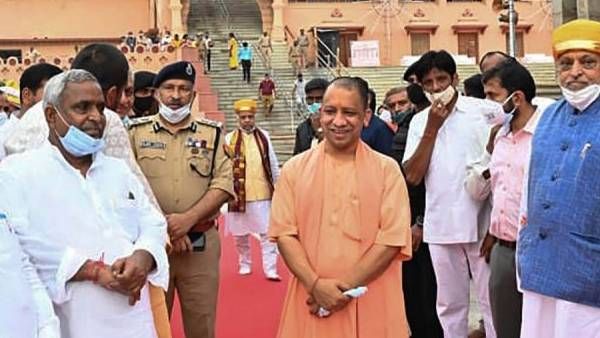 இந்து, முஸ்லீம் என இருதரப்பையும் பாதித்த மாமிச தடை.. ஆதித்யநாத் உத்தரவால் கலங்கும் கடை உரிமையாளர்கள்