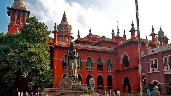 வளர்ச்சித்திட்டம் என்ற பெயரில் நீர்நிலைகளை ஆக்கிரமிப்பதா..? கடும் நடவடிக்கை தேவை -உயர்நீதிமன்றம்