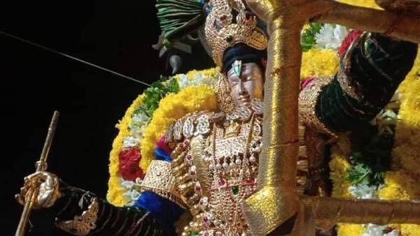 ஸ்ரீரங்கம் ரங்கநாதர் கோவிலில் கிருஷ்ணஜெயந்தி : உறியடி உற்சவம் காணும் நம்பெருமாள்