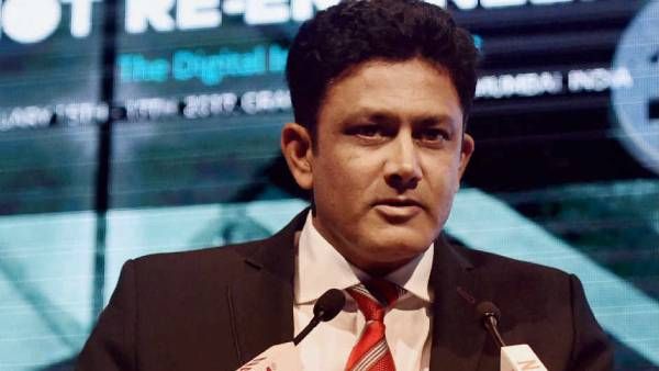 இப்படியா சொல்லுவீங்க.. வேண்டுமென்றே தமிழரை ஓரம்கட்டி.. வாங்கி கட்டிக்கொண்ட கும்ப்ளே.. இது தேவையா?