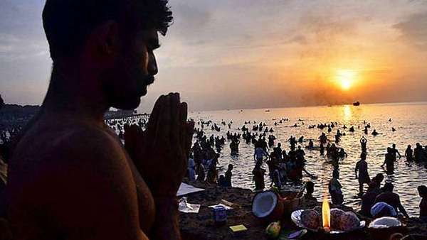 மகாளய அமாவாசை 2021 : புரட்டாசி அமாவாசையில் திதி கொடுப்பதால் என்னென்ன பலன்கள்