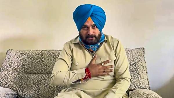 சேட்டைக்கார சித்து மீது டெல்லி மேலிடம் செம காண்டு... முகம் சுளிக்கும் பஞ்சாப் அரசியல் களம்!