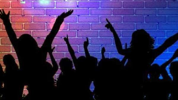 நிர்வாண ரேவ் பார்ட்டி நடத்திய கும்பல்.. தமிழக பார்டரில் போட்ட ஆட்டம்.. சுற்றி வளைத்த போலீஸ்- பின்னணி