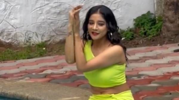 அடடா... நீச்சல் குளத்தில் சாக்ஷி அகர்வால்...தவிக்குது ரசிகர்களின் மனது