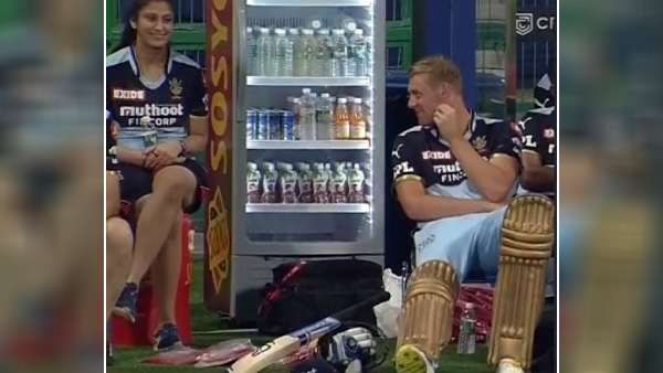 ஆர்சிபி தத்தளிக்கும் போது.. டக் அவுட்டில் 'தனி கேம் ஆடிய' ஜேமிசன்.. யார் அந்த பெண்? வைரலாகும் மீம்ஸ்