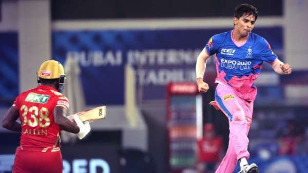 எப்படி நடந்தது? கார்த்திக் தியாகி சம்பவத்தால்.. எழுந்து நின்ற மைதானம்- நூற்றாண்டின் ஆகச்சிறந்த ஓவர்?