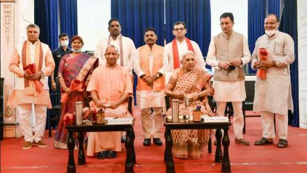 உ.பி. அமைச்சரவை விரிவாக்கம்- ஜிதின் பிரசாதா உட்பட 7 பேர் பதவியேற்பு- அகிலேஷ் கடும் விமர்சனம்