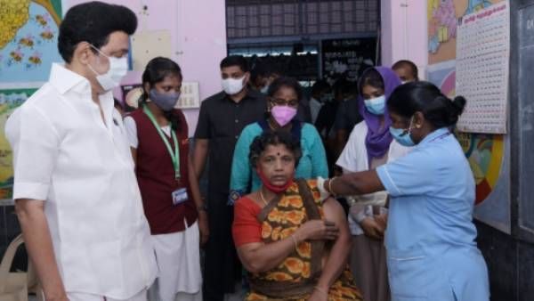 சர்ப்ரைஸ் விசிட்.. 5 இடங்களில் திடீரென சோதனை செய்த முதல்வர்.. வேக்சின் முகாம்களில் சுவாரசிய சம்பவம்