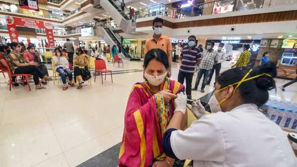 நிமிடத்திற்கு 48,000.. ஒரே நாளில் 2.5 கோடி பேருக்கு கொரோனா தடுப்பூசி! சீன சாதனையை முறியடித்த இந்தியா